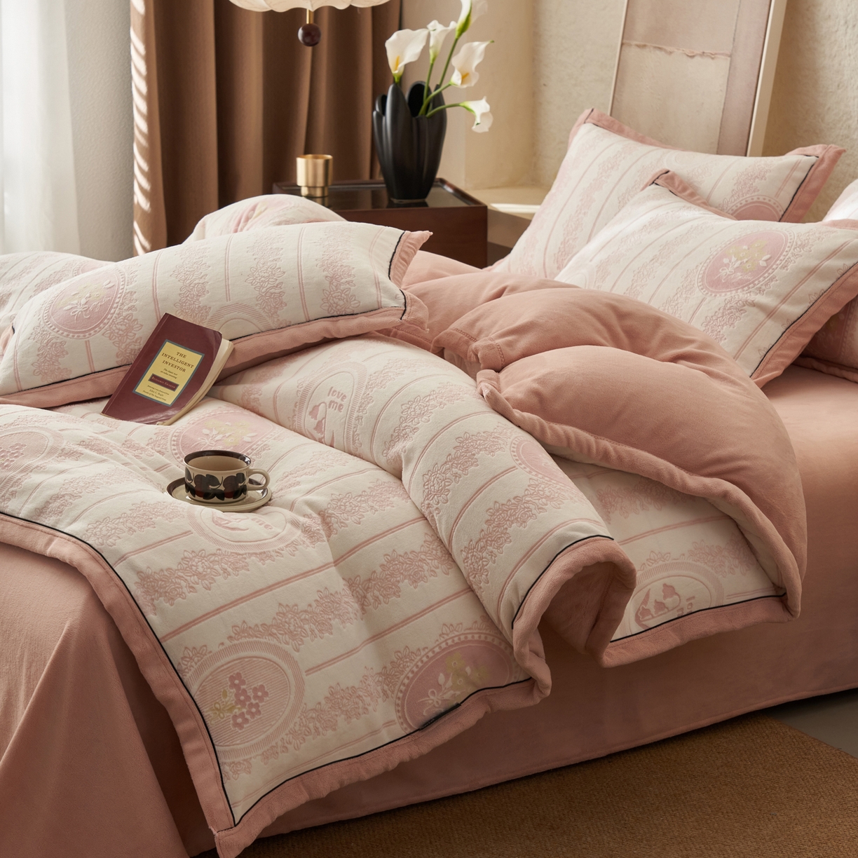 91家纺网 家纺一手货源 找家纺 寐绸家纺 2025新款牛奶绒染色雕花单被套 雕花被套-花境