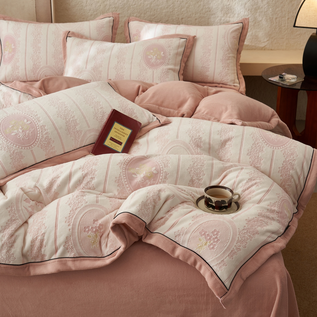 91家纺网 家纺一手货源 找家纺 寐绸家纺 2025新款牛奶绒染色雕花单被套 雕花被套-花境