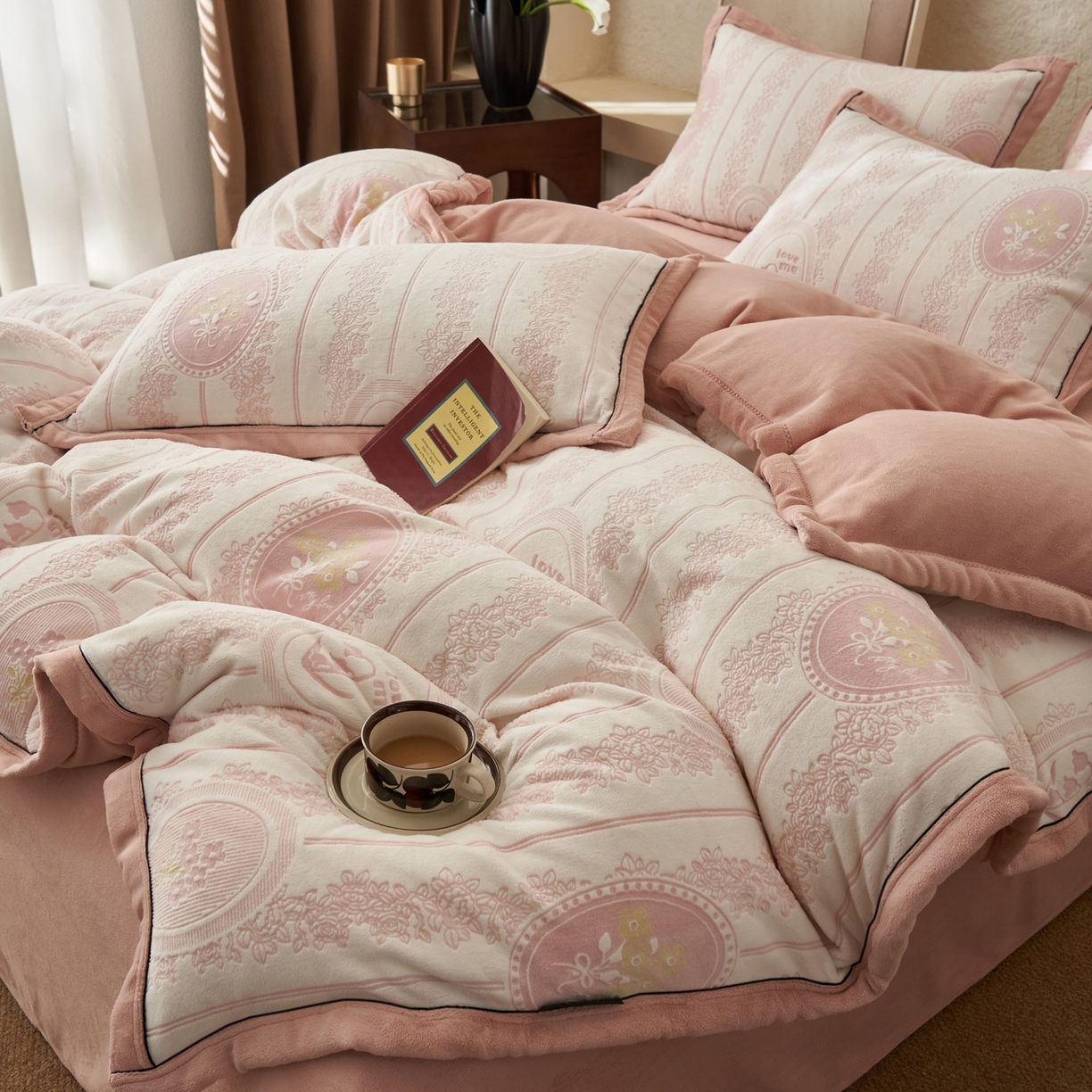 91家纺网 家纺一手货源 找家纺 寐绸家纺 2025新款牛奶绒染色雕花单被套 雕花被套-花境