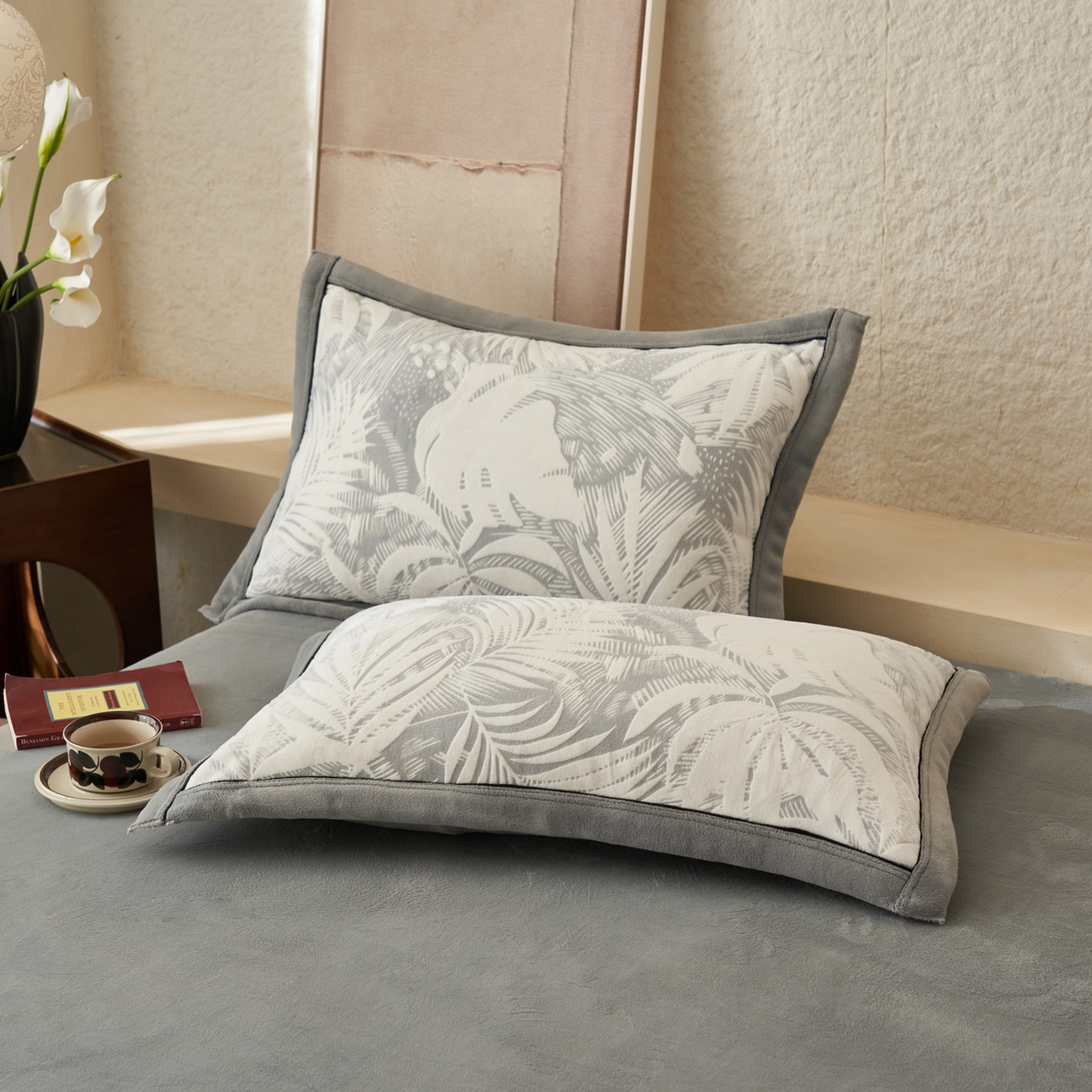 91家纺网 家纺一手货源 找家纺 寐绸家纺 2025新款牛奶绒染色雕花单被套 雕花被套-漫步花庭