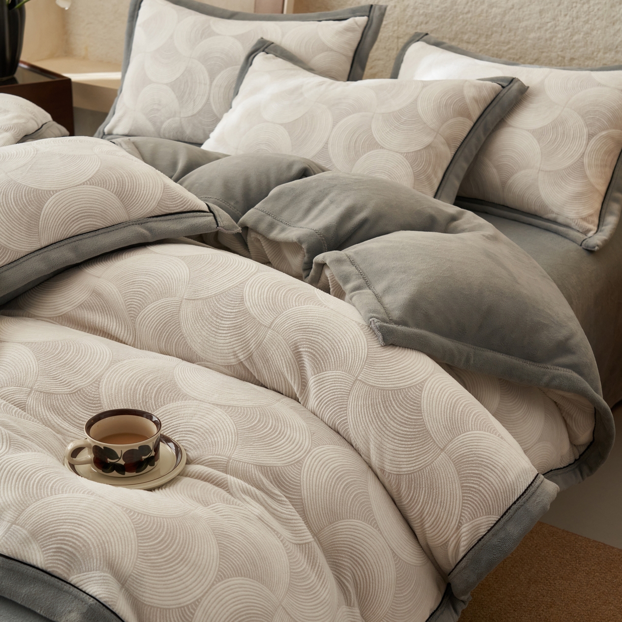 91家纺网 家纺一手货源 找家纺 寐绸家纺 2025新款牛奶绒染色雕花单被套 雕花被套-年轮