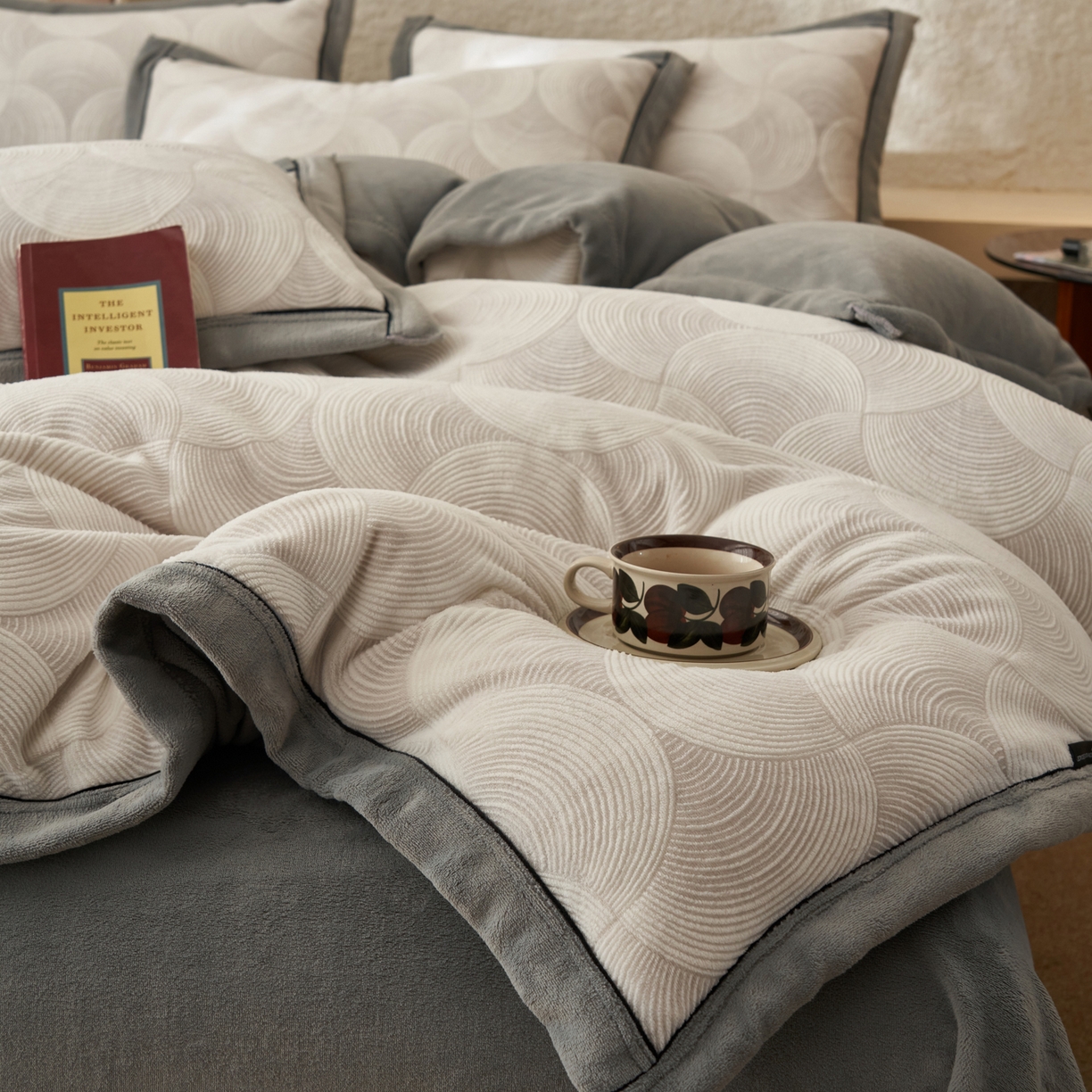 91家纺网 家纺一手货源 找家纺 寐绸家纺 2025新款牛奶绒染色雕花单被套 雕花被套-年轮