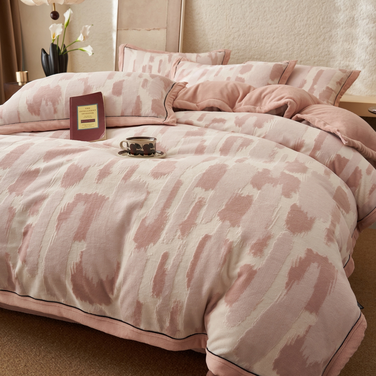 91家纺网 家纺一手货源 找家纺 寐绸家纺 2025新款牛奶绒染色雕花单被套 雕花被套-云中行