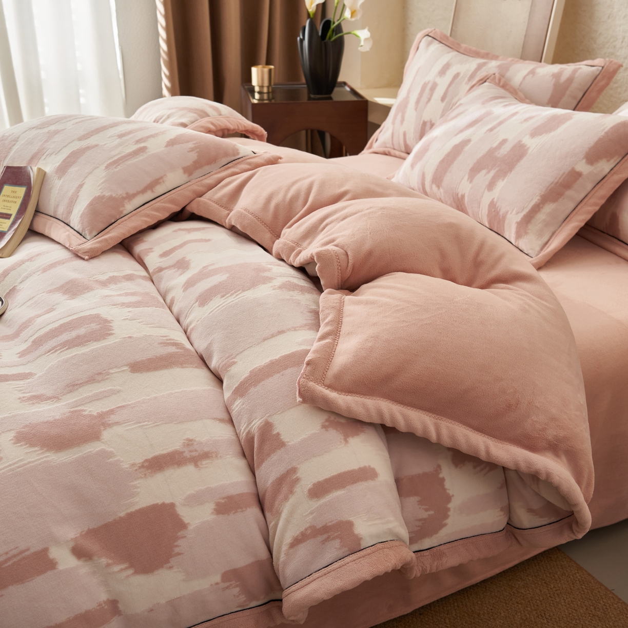 91家纺网 家纺一手货源 找家纺 寐绸家纺 2025新款牛奶绒染色雕花单被套 雕花被套-云中行