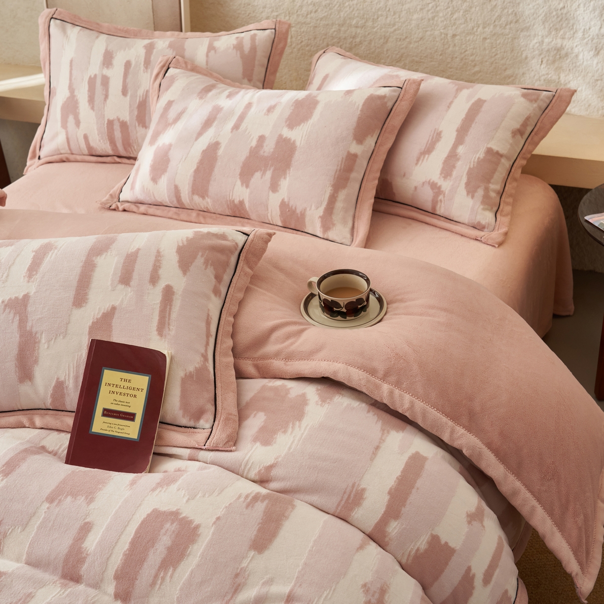 91家纺网 家纺一手货源 找家纺 寐绸家纺 2025新款牛奶绒染色雕花单被套 雕花被套-云中行