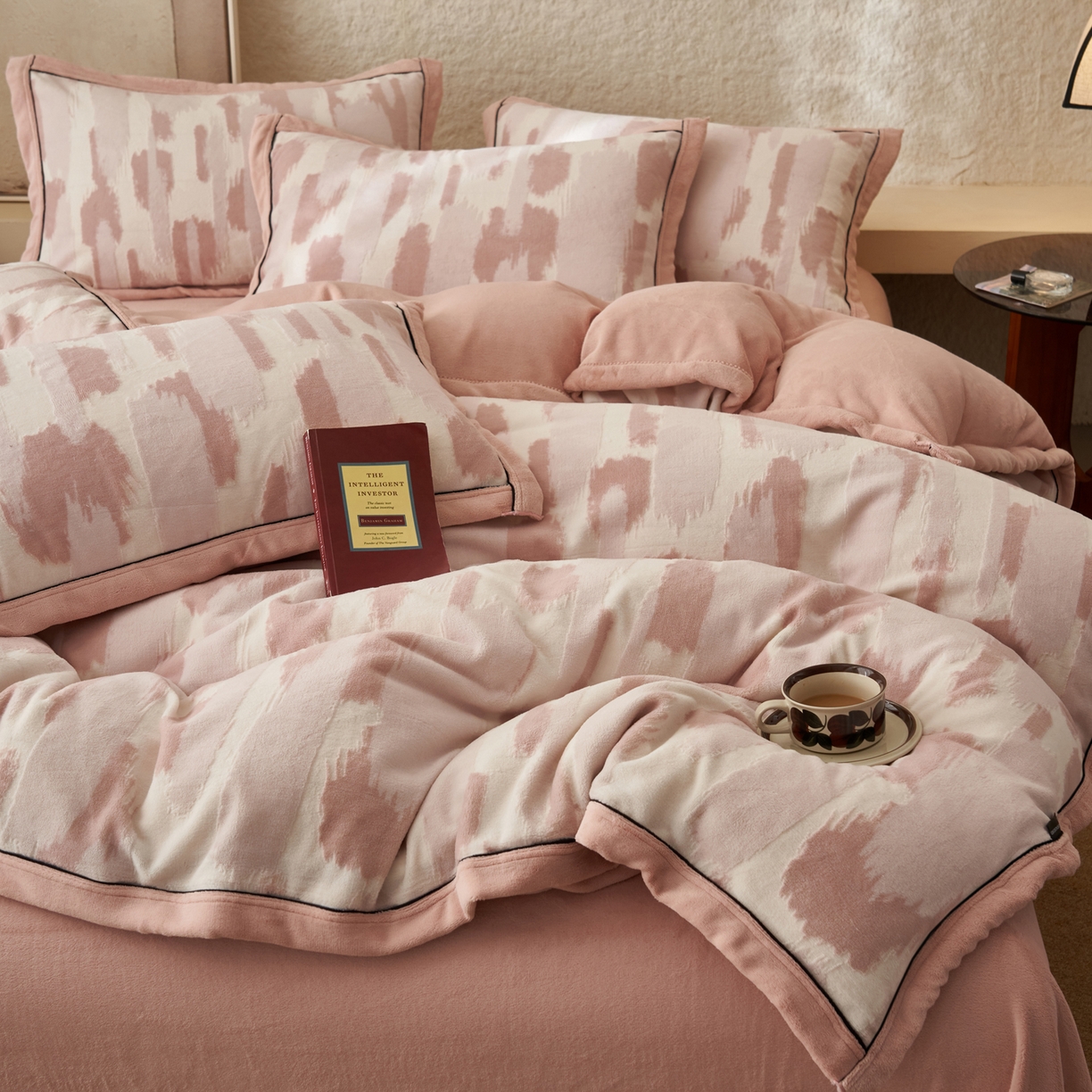 91家纺网 家纺一手货源 找家纺 寐绸家纺 2025新款牛奶绒染色雕花单被套 雕花被套-云中行