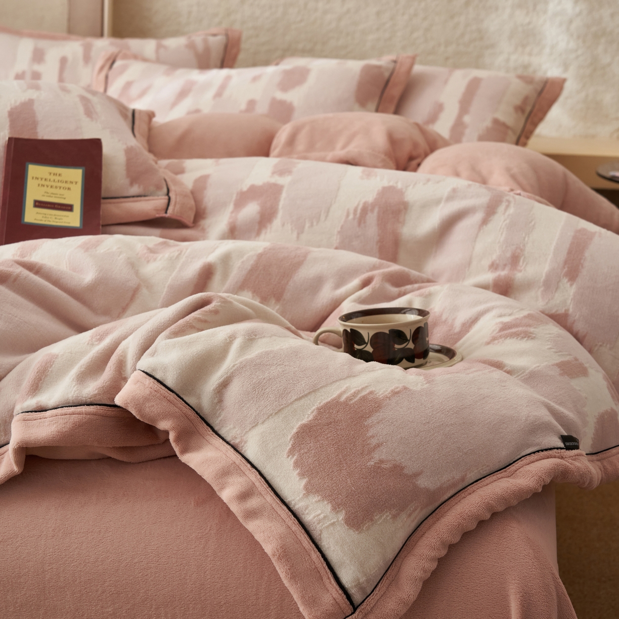 91家纺网 家纺一手货源 找家纺 寐绸家纺 2025新款牛奶绒染色雕花单被套 雕花被套-云中行