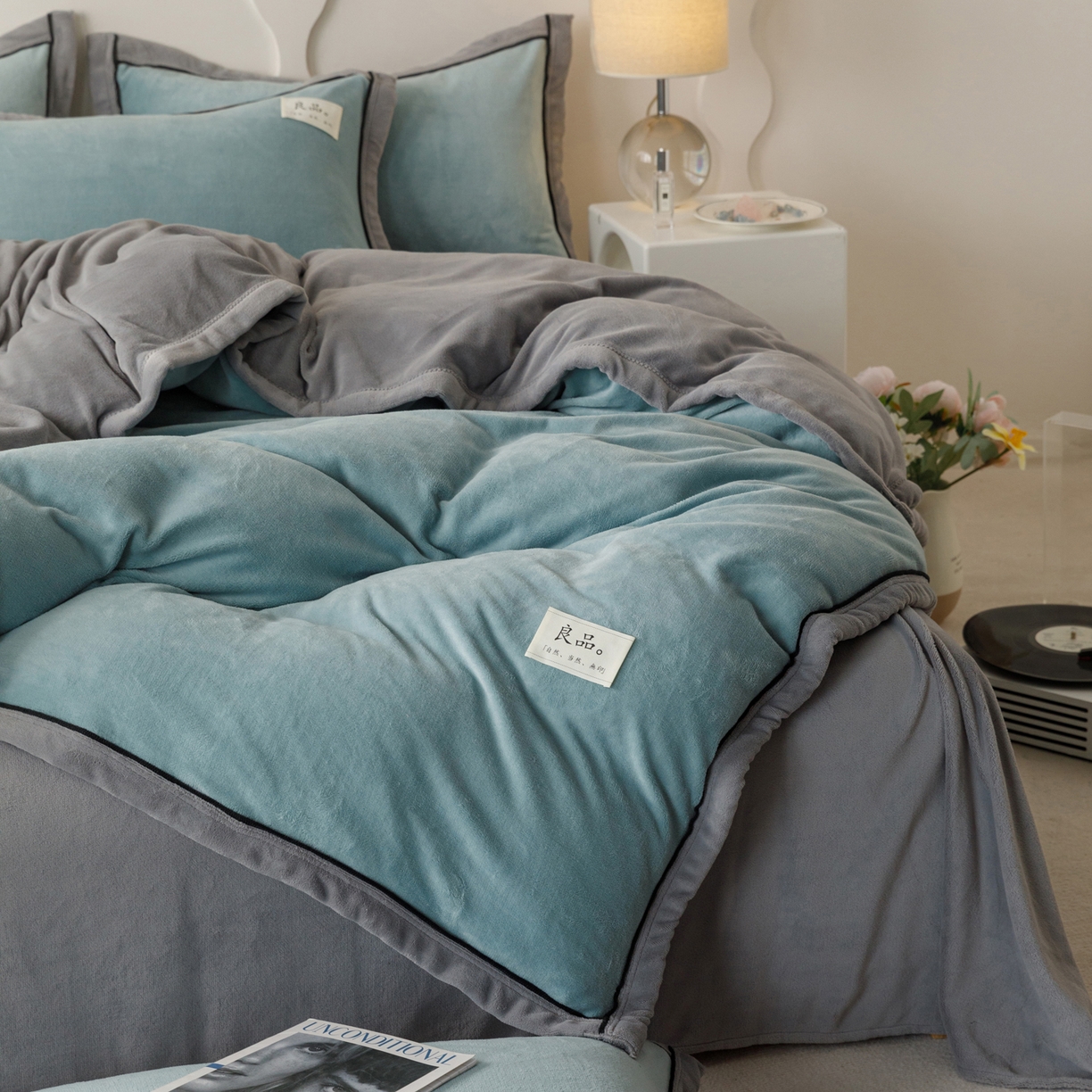 91家纺网 家纺一手货源 找家纺 寐绸家纺 2025新款牛奶绒双拼单被套 双拼被套-宾利蓝+浅灰