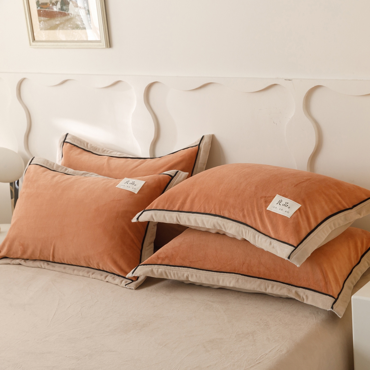 91家纺网 家纺一手货源 找家纺 寐绸家纺 2025新款牛奶绒双拼单被套 双拼被套-焦糖+米驼