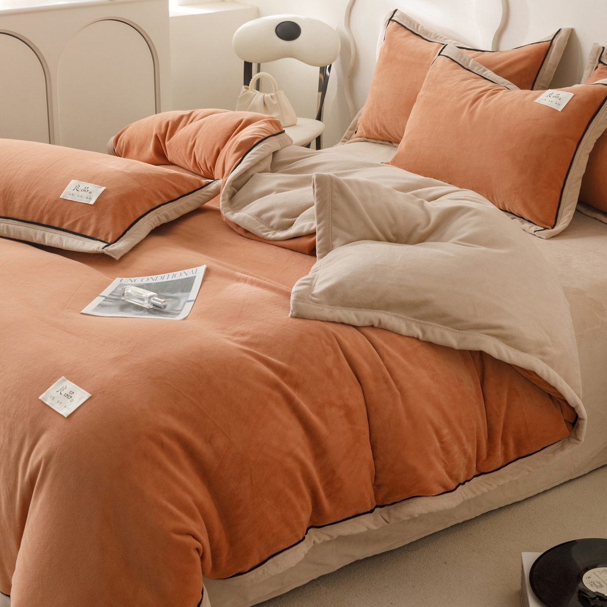 91家纺网 家纺一手货源 找家纺 寐绸家纺 2025新款牛奶绒双拼单被套 双拼被套-焦糖+米驼