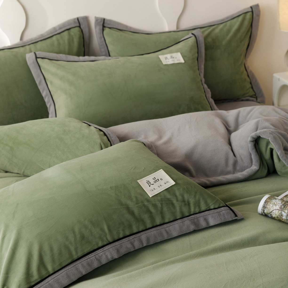 91家纺网 家纺一手货源 找家纺 寐绸家纺 2025新款牛奶绒双拼单被套 双拼被套-牛油果绿+浅灰