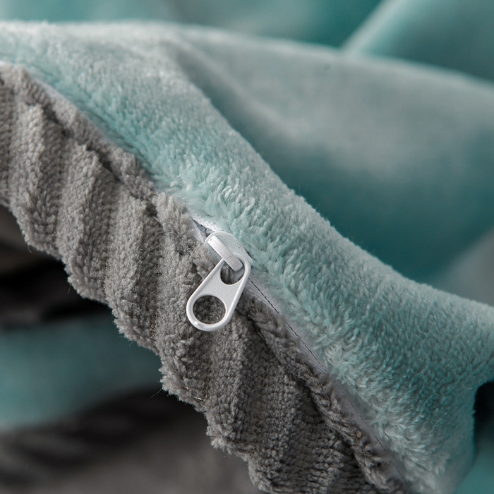 91家纺网 家纺一手货源 找家纺 妮恒美家纺 2025新款斜纹边贴标牛奶绒四件套 斜纹边-宾利蓝＋浅灰