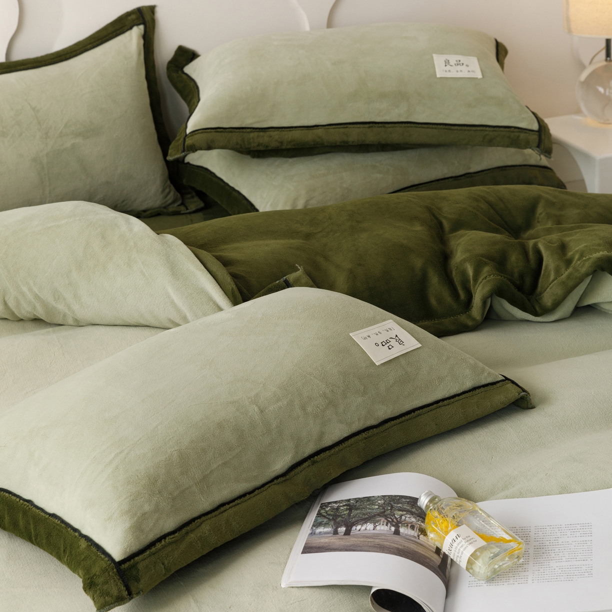 91家纺网 家纺一手货源 找家纺 寐绸家纺 2025新款牛奶绒双拼单被套 双拼被套-浅水绿+橄榄绿
