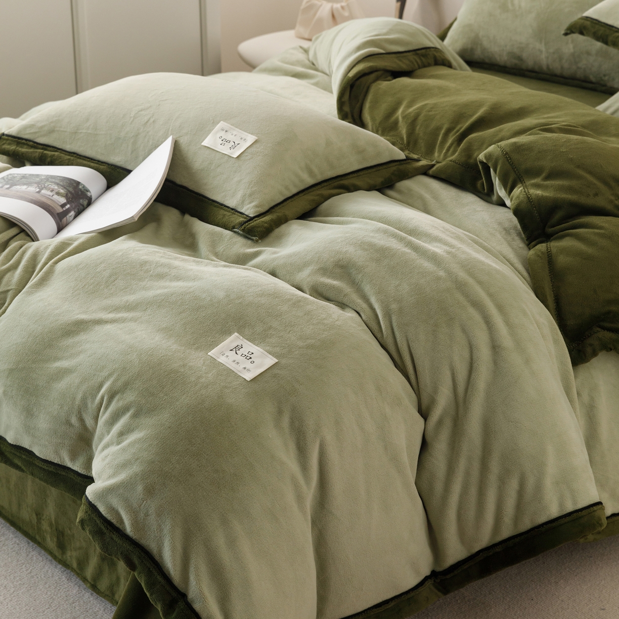 91家纺网 家纺一手货源 找家纺 寐绸家纺 2025新款牛奶绒双拼单被套 双拼被套-浅水绿+橄榄绿