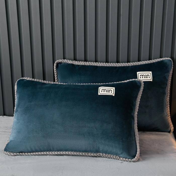 91家纺网 家纺一手货源 找家纺 妮恒美家纺 2025新款斜纹边贴标牛奶绒四件套 斜纹边-藏蓝＋深灰