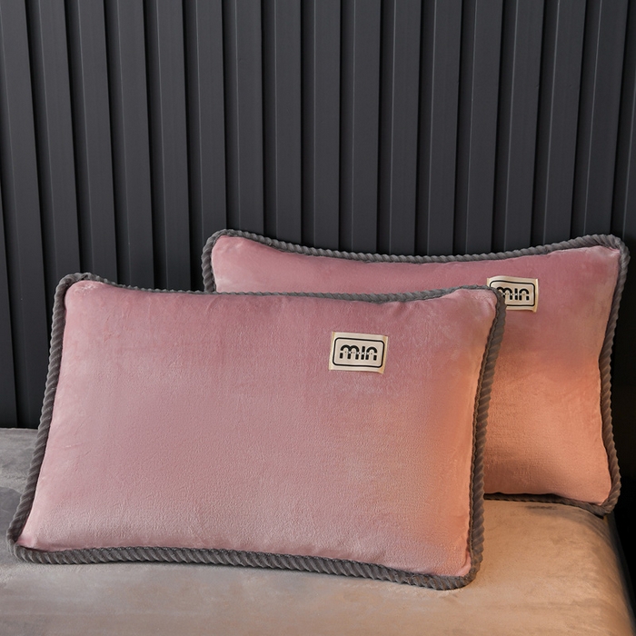 91家纺网 家纺一手货源 找家纺 妮恒美家纺 2025新款斜纹边贴标牛奶绒四件套 斜纹边-豆沙＋浅灰