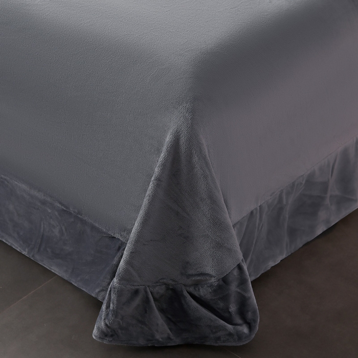 91家纺网 家纺一手货源 找家纺 妮恒美家纺 2025新款斜纹边贴标牛奶绒四件套 斜纹边-火山红＋深灰