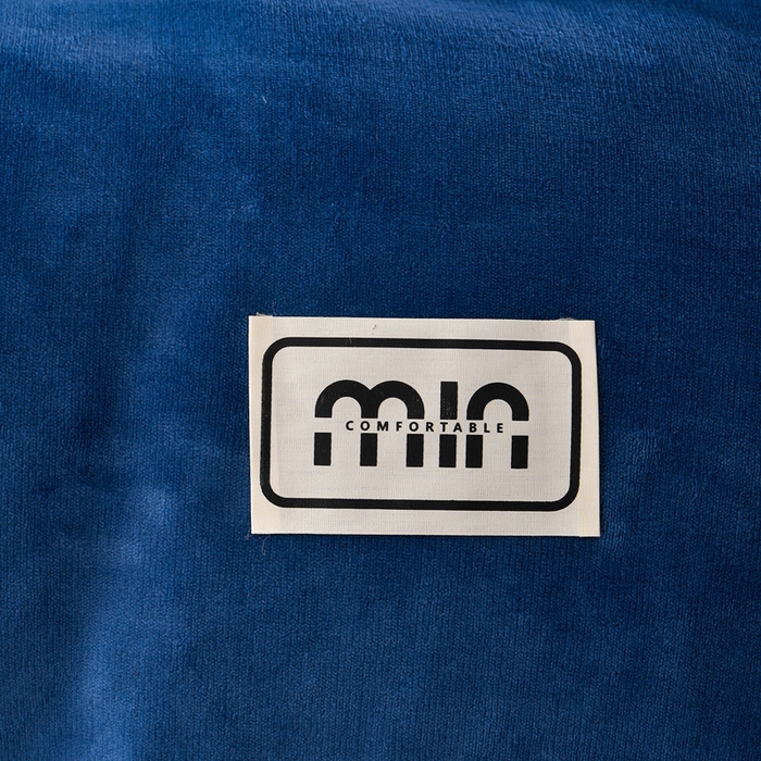 91家纺网 家纺一手货源 找家纺 妮恒美家纺 2025新款斜纹边贴标牛奶绒四件套 斜纹边-深蓝＋浅灰