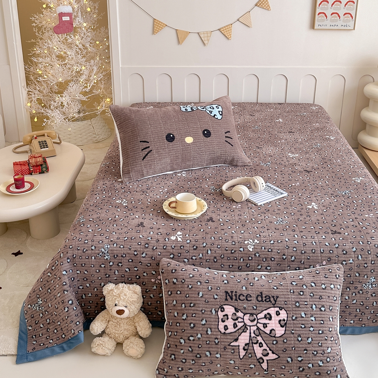 91家纺网 家纺一手货源 找家纺 （总）RYB红黄兰 2025新款设计师原创数码印花牛奶绒夹棉床盖三件套