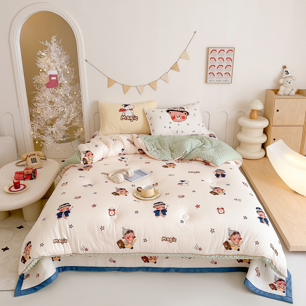 91家纺网 家纺一手货源 找家纺 RYB红黄兰 2025新款设计师原创数码印花牛奶绒夹棉床盖三件套 魔法星星熊