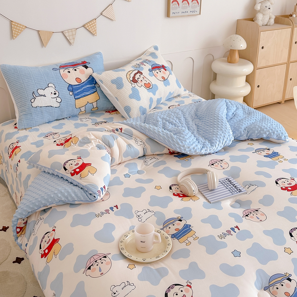 91家纺网 家纺一手货源 找家纺 RYB红黄兰 2025新款设计师原创数码印花牛奶绒夹棉床盖三件套 顽皮兄弟