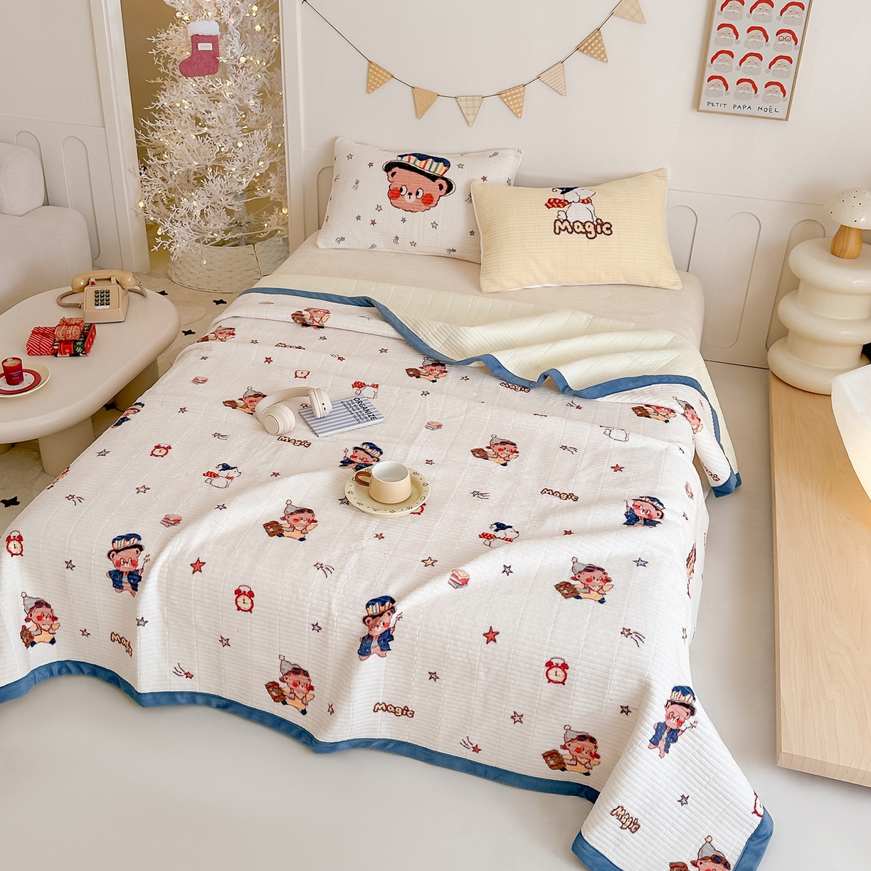 91家纺网 家纺一手货源 找家纺 RYB红黄兰 2025新款设计师原创数码印花牛奶绒夹棉床盖三件套 魔法星星熊