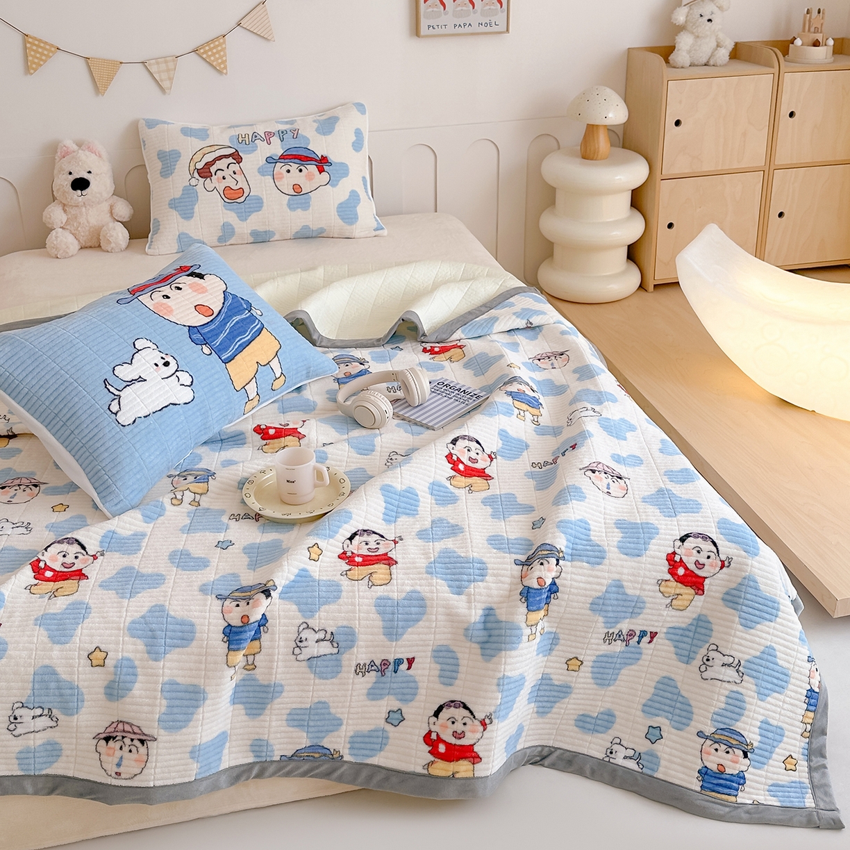 91家纺网 家纺一手货源 找家纺 RYB红黄兰 2025新款设计师原创数码印花牛奶绒夹棉床盖三件套 顽皮兄弟