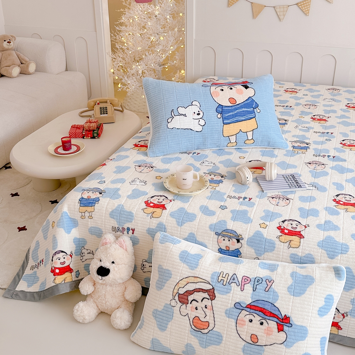 91家纺网 家纺一手货源 找家纺 RYB红黄兰 2025新款设计师原创数码印花牛奶绒夹棉床盖三件套 顽皮兄弟