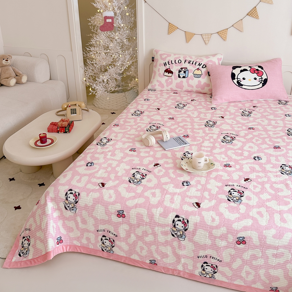 91家纺网 家纺一手货源 找家纺 RYB红黄兰 2025新款设计师原创数码印花牛奶绒夹棉床盖三件套 豹纹奶牛猫