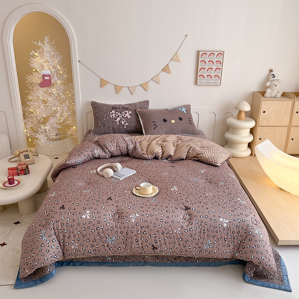 91家纺网 家纺一手货源 找家纺 RYB红黄兰 2025新款设计师原创数码印花牛奶绒夹棉床盖三件套 豹纹蝴蝶结