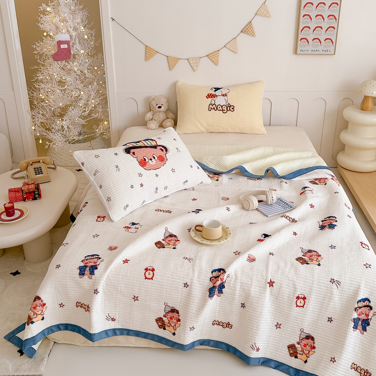 91家纺网 家纺一手货源 找家纺 RYB红黄兰 2025新款设计师原创数码印花牛奶绒夹棉床盖三件套 魔法星星熊