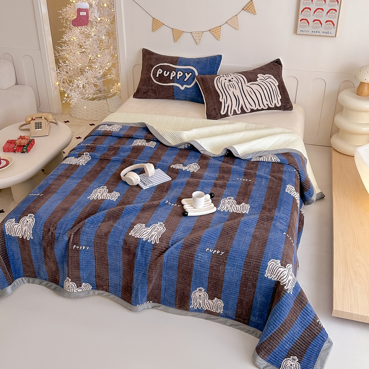 91家纺网 家纺一手货源 找家纺 RYB红黄兰 2025新款设计师原创数码印花牛奶绒夹棉床盖三件套 蓝条哈基米