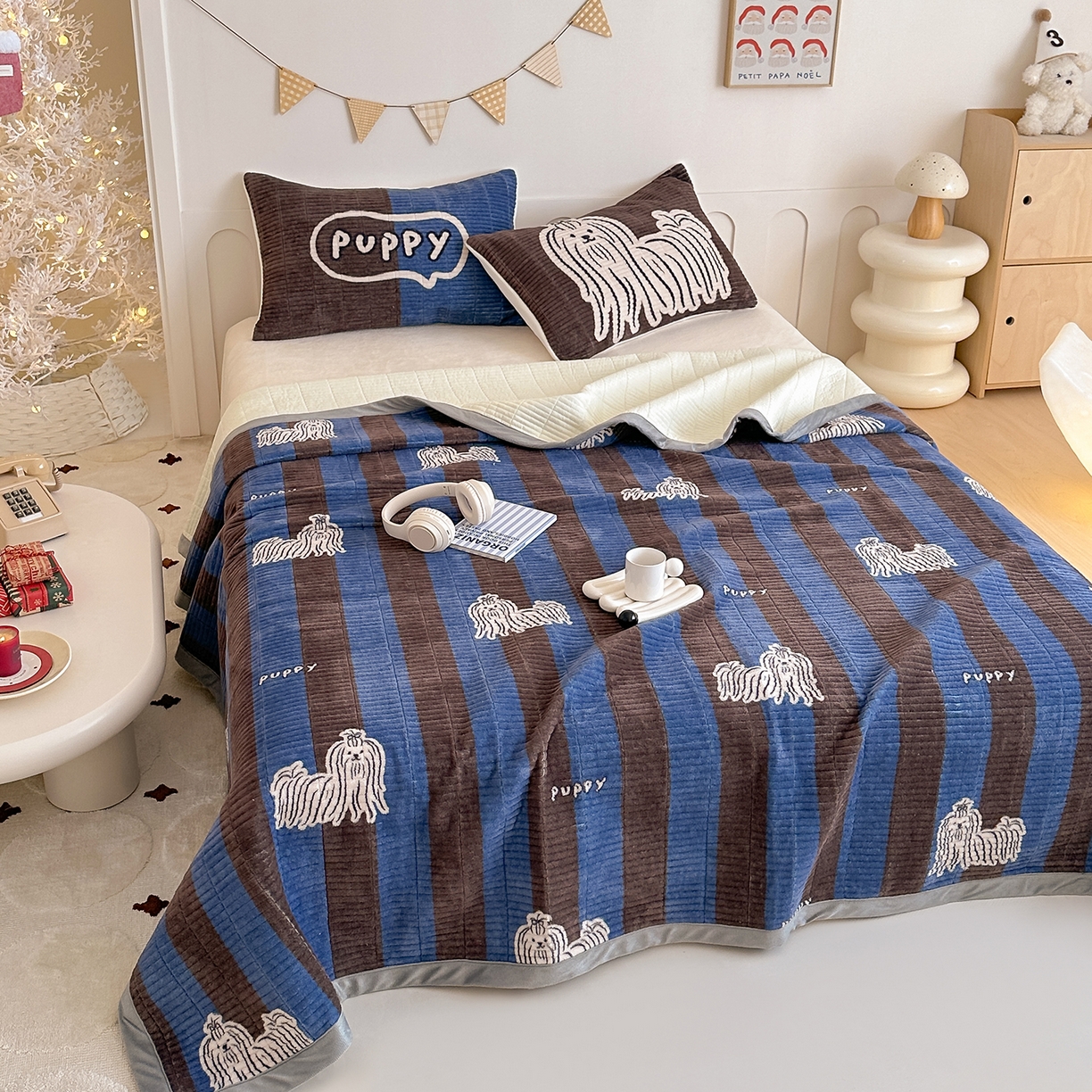 91家纺网 家纺一手货源 找家纺 RYB红黄兰 2025新款设计师原创数码印花牛奶绒夹棉床盖三件套 蓝条哈基米