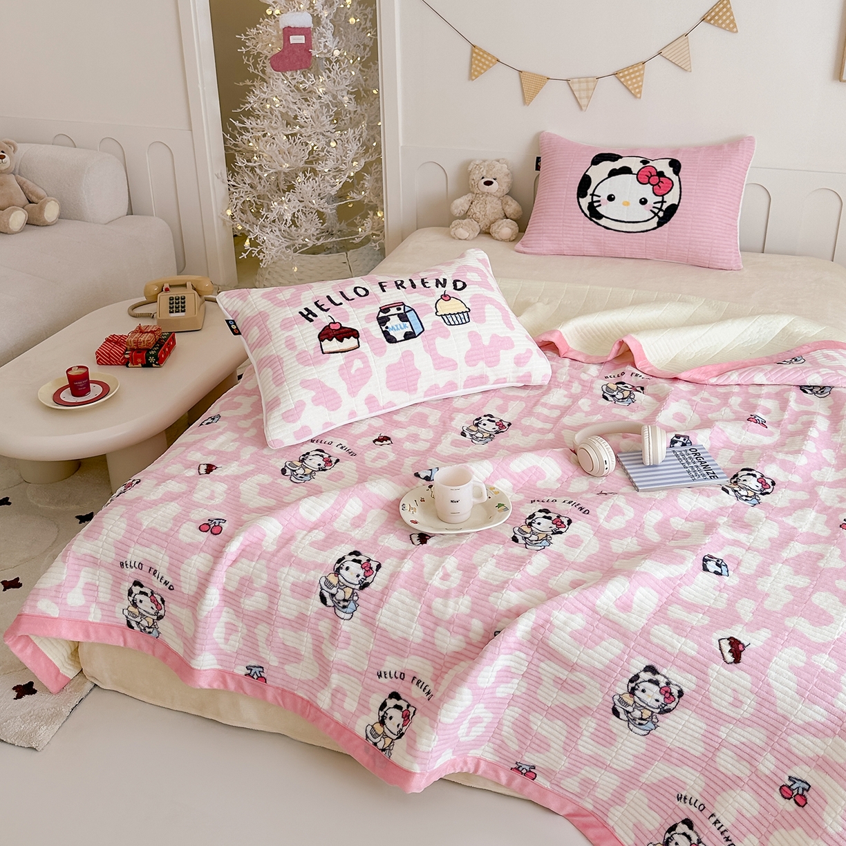 91家纺网 家纺一手货源 找家纺 RYB红黄兰 2025新款设计师原创数码印花牛奶绒夹棉床盖三件套 豹纹奶牛猫