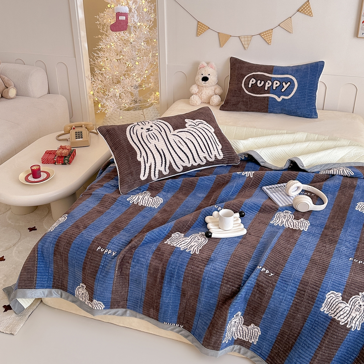 91家纺网 家纺一手货源 找家纺 RYB红黄兰 2025新款设计师原创数码印花牛奶绒夹棉床盖三件套 蓝条哈基米