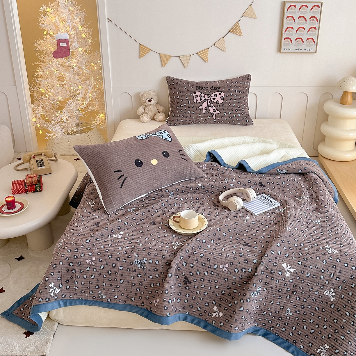 91家纺网 家纺一手货源 找家纺 RYB红黄兰 2025新款设计师原创数码印花牛奶绒夹棉床盖三件套 豹纹蝴蝶结