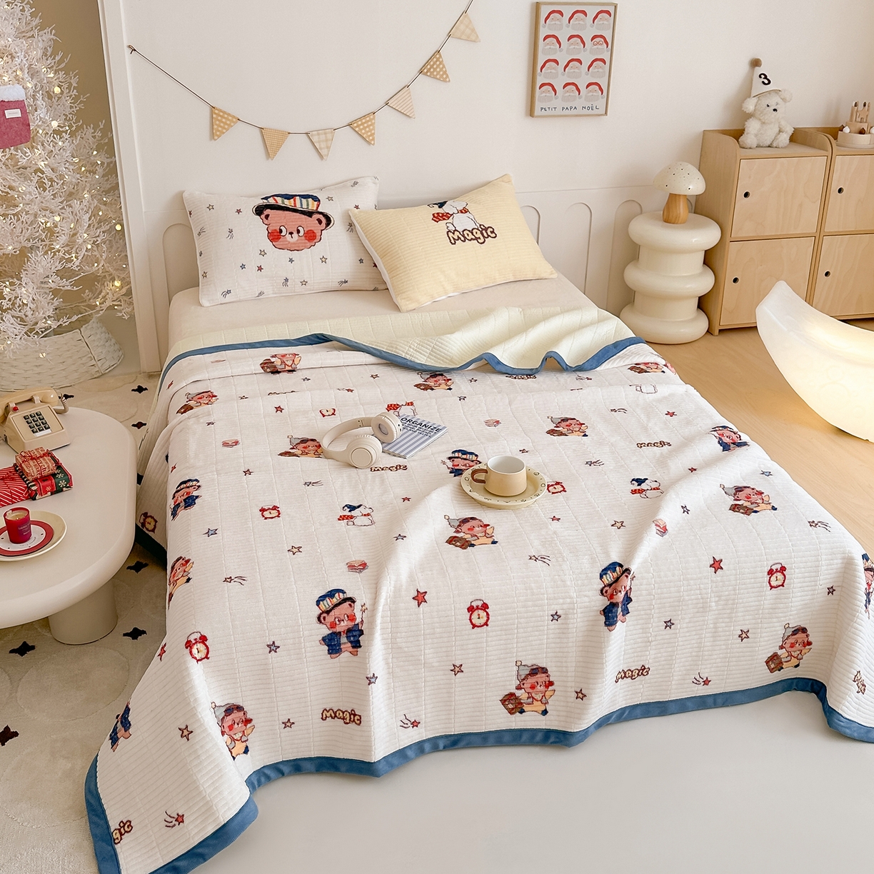 91家纺网 家纺一手货源 找家纺 RYB红黄兰 2025新款设计师原创数码印花牛奶绒夹棉床盖三件套 魔法星星熊