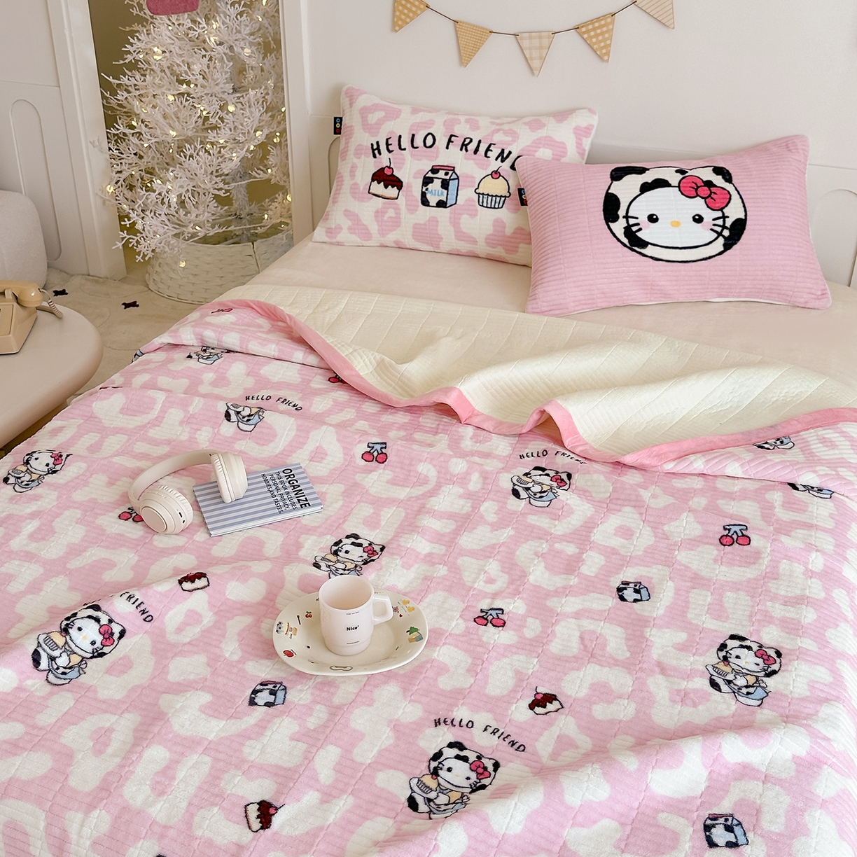 91家纺网 家纺一手货源 找家纺 RYB红黄兰 2025新款设计师原创数码印花牛奶绒夹棉床盖三件套 豹纹奶牛猫