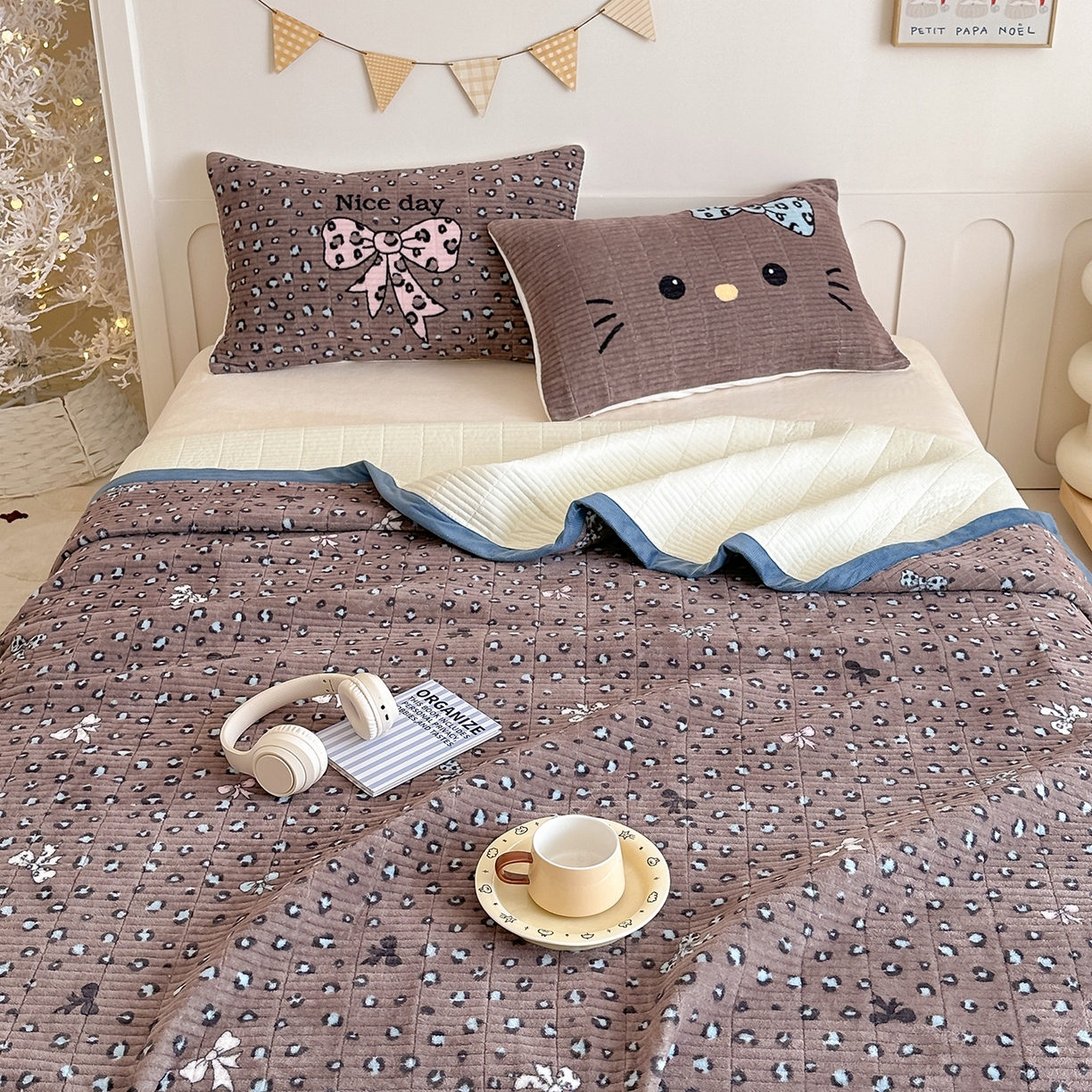 91家纺网 家纺一手货源 找家纺 RYB红黄兰 2025新款设计师原创数码印花牛奶绒夹棉床盖三件套 豹纹蝴蝶结