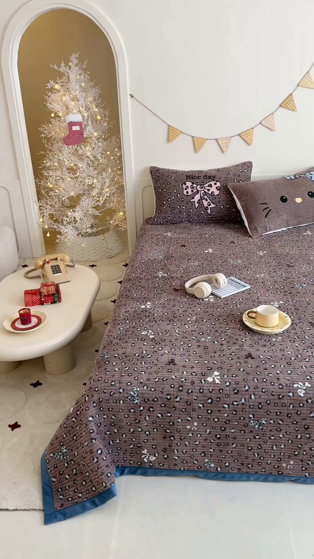 91家纺网 家纺一手货源 找家纺 RYB红黄兰 2025新款设计师原创数码印花牛奶绒夹棉床盖三件套 豹纹蝴蝶结