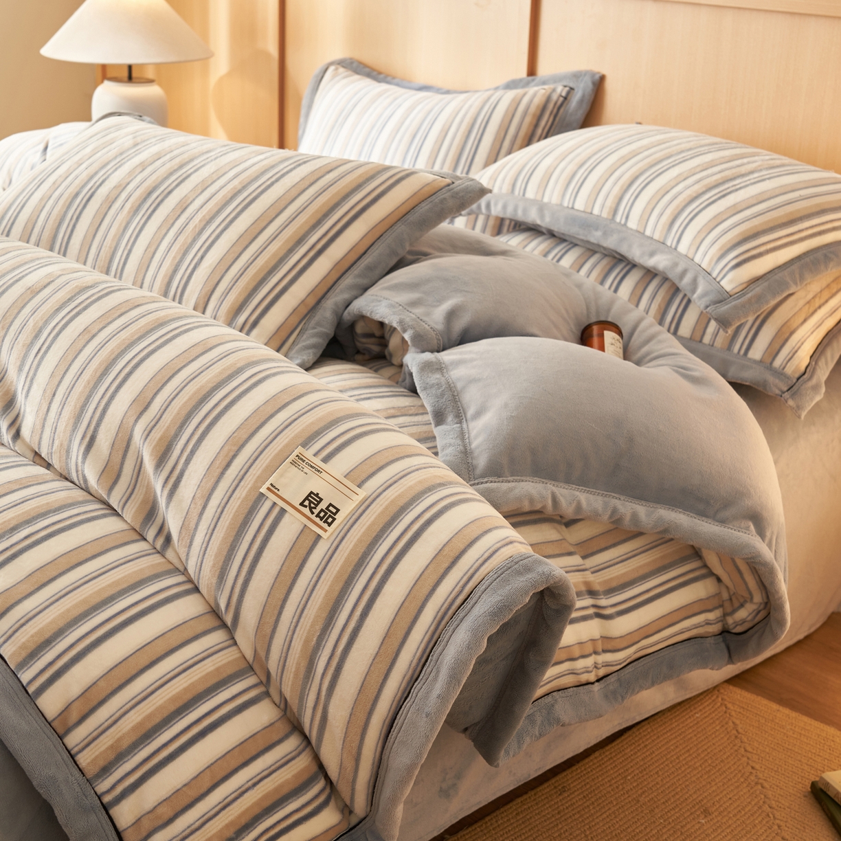 91家纺网 家纺一手货源 找家纺 （总）寐绸家纺 2025新款牛奶绒无印风单被套