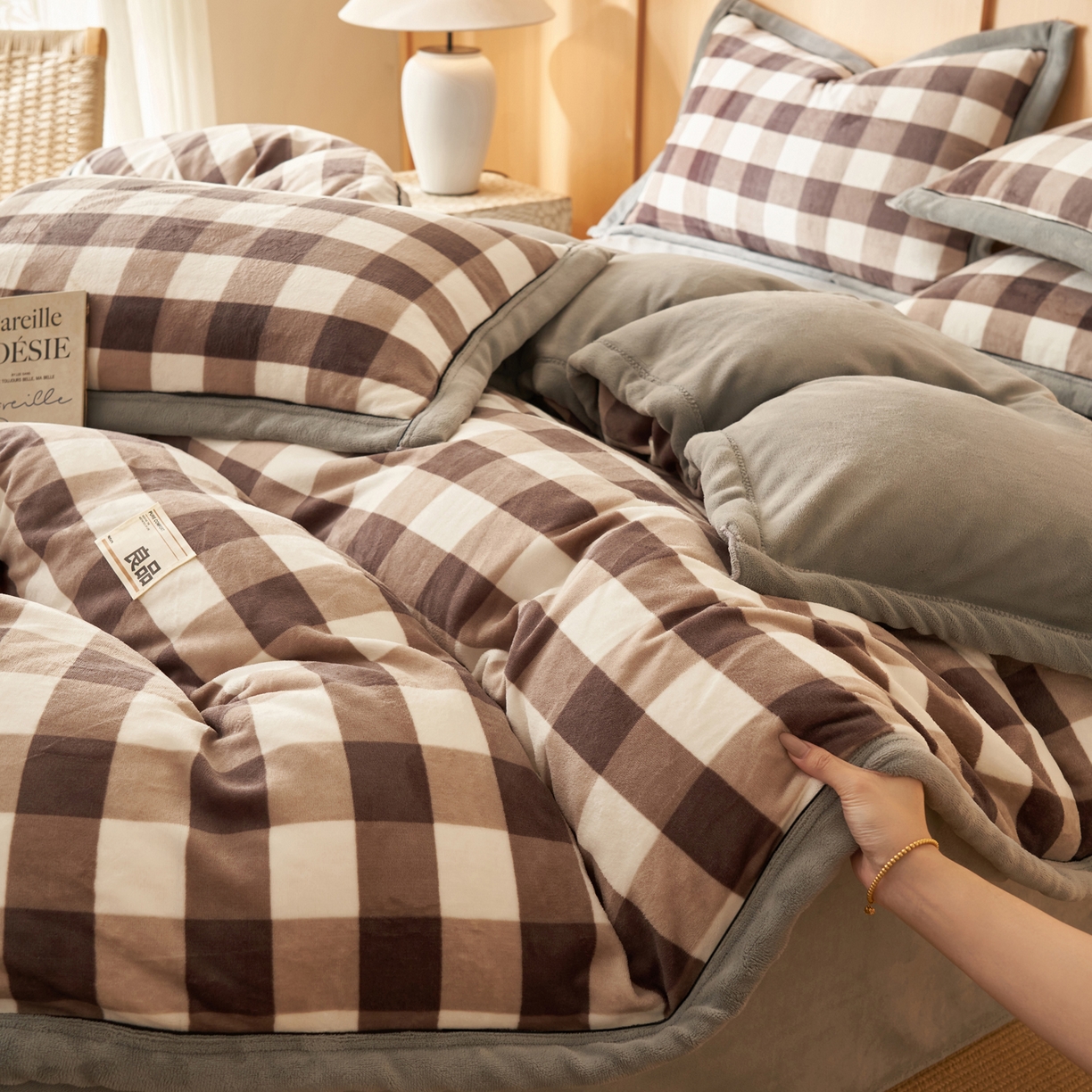 91家纺网 家纺一手货源 找家纺 寐绸家纺 2025新款牛奶绒无印风单被套 无印风被套-大灰格