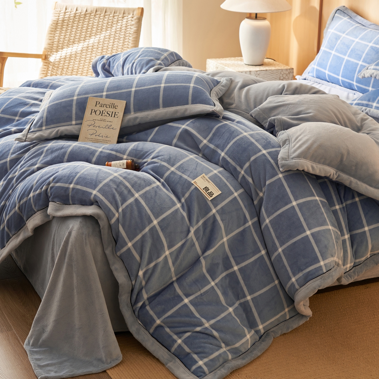 91家纺网 家纺一手货源 找家纺 寐绸家纺 2025新款牛奶绒无印风单被套 无印风被套-蓝调格