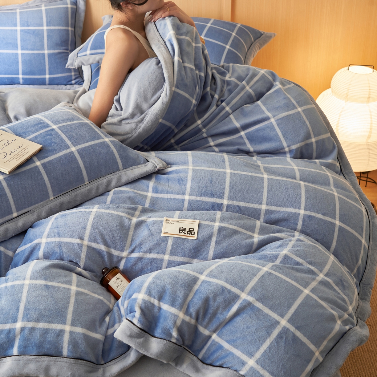 91家纺网 家纺一手货源 找家纺 寐绸家纺 2025新款牛奶绒无印风单被套 无印风被套-蓝调格