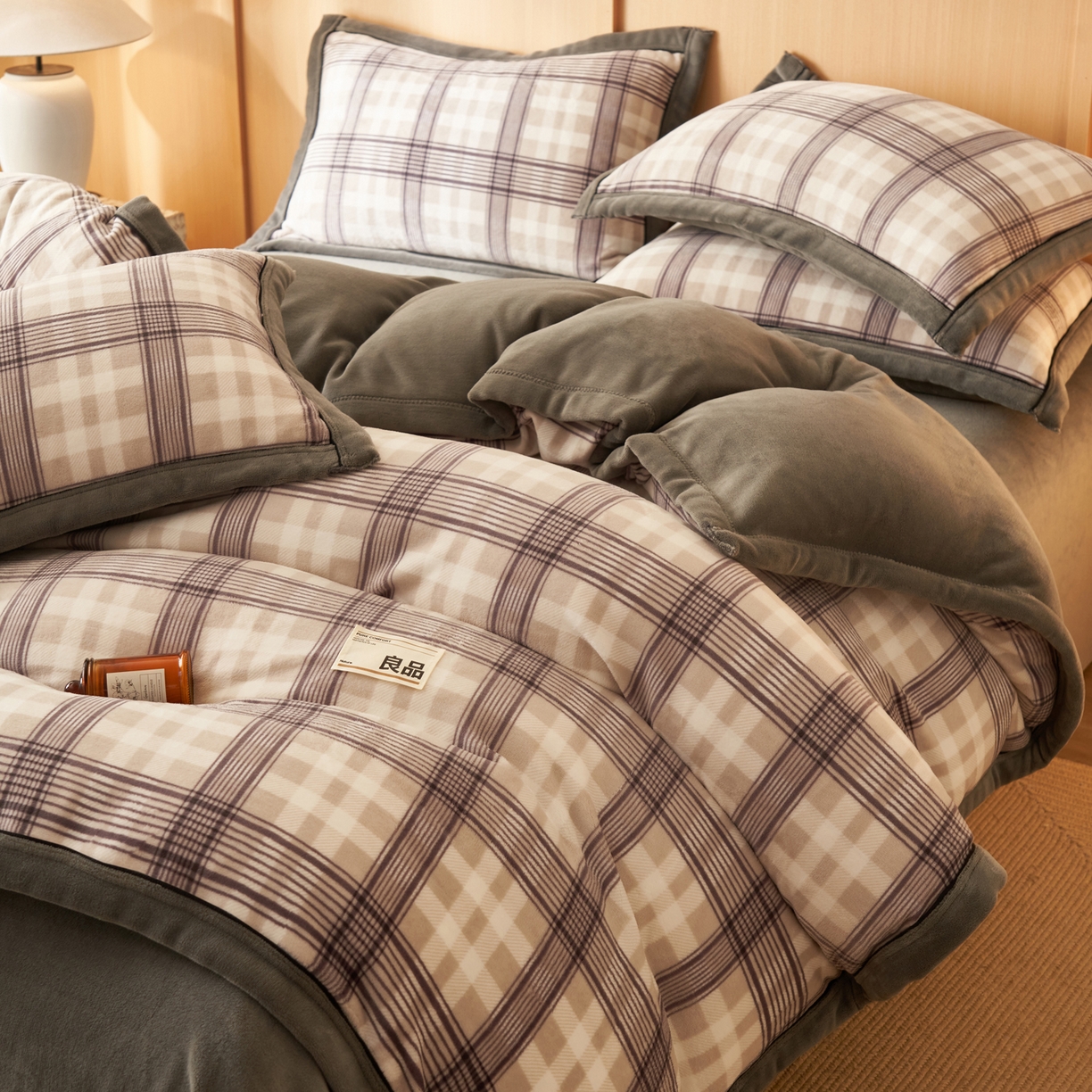 91家纺网 家纺一手货源 找家纺 寐绸家纺 2025新款牛奶绒无印风单被套 无印风被套-洛卡灰格