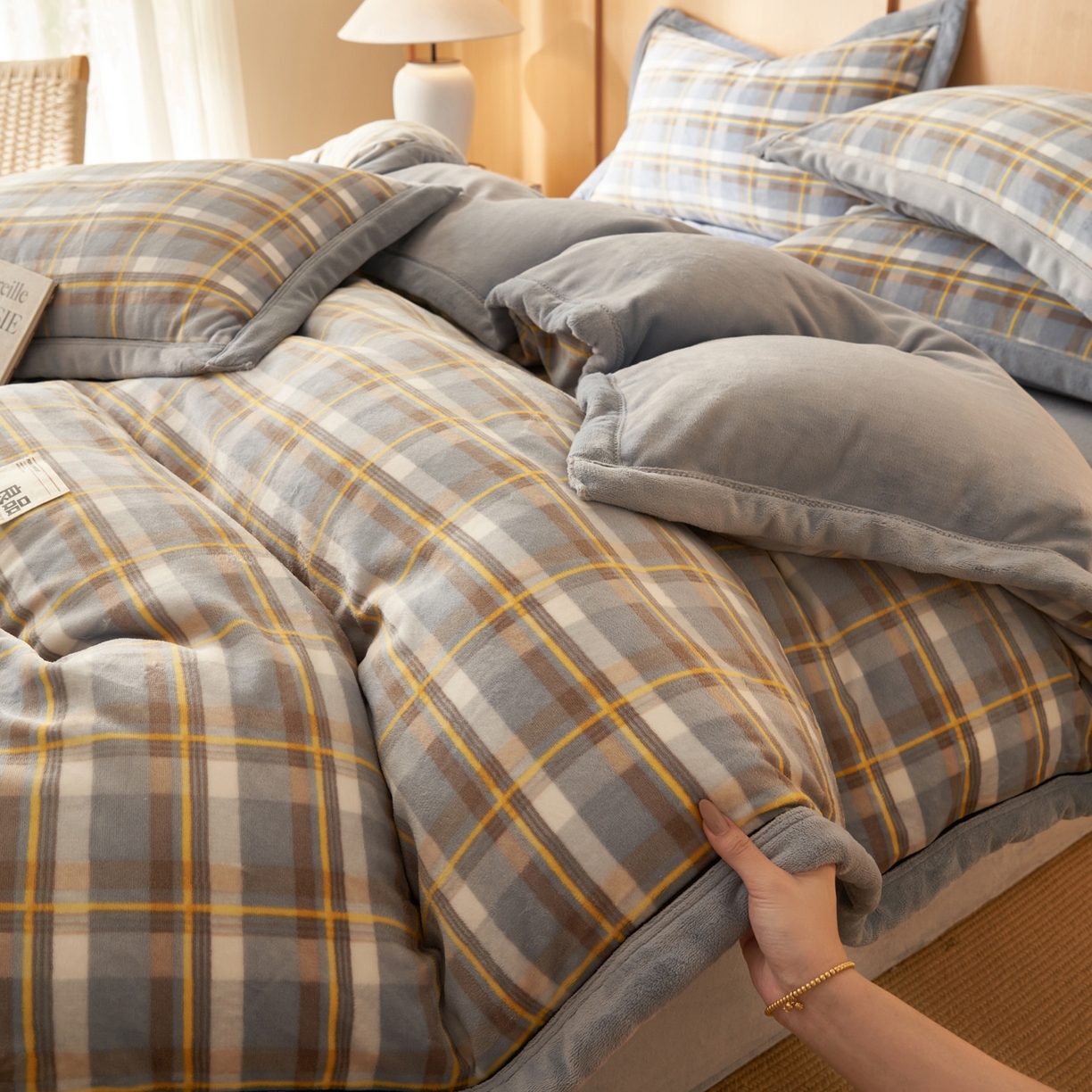 91家纺网 家纺一手货源 找家纺 寐绸家纺 2025新款牛奶绒无印风单被套 无印风被套-莫妮卡