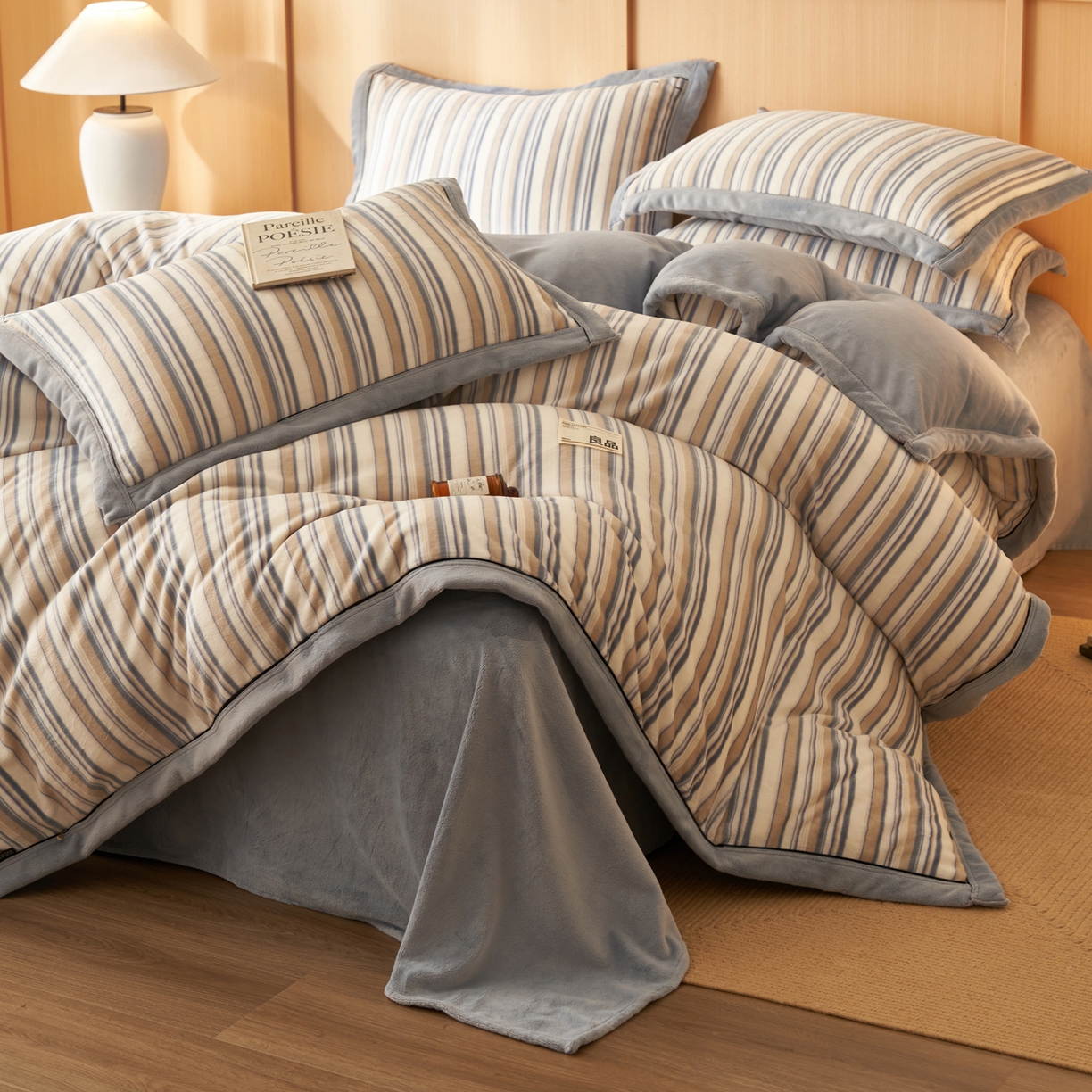 91家纺网 家纺一手货源 找家纺 寐绸家纺 2025新款牛奶绒无印风单被套 无印风被套-浅蓝竖条