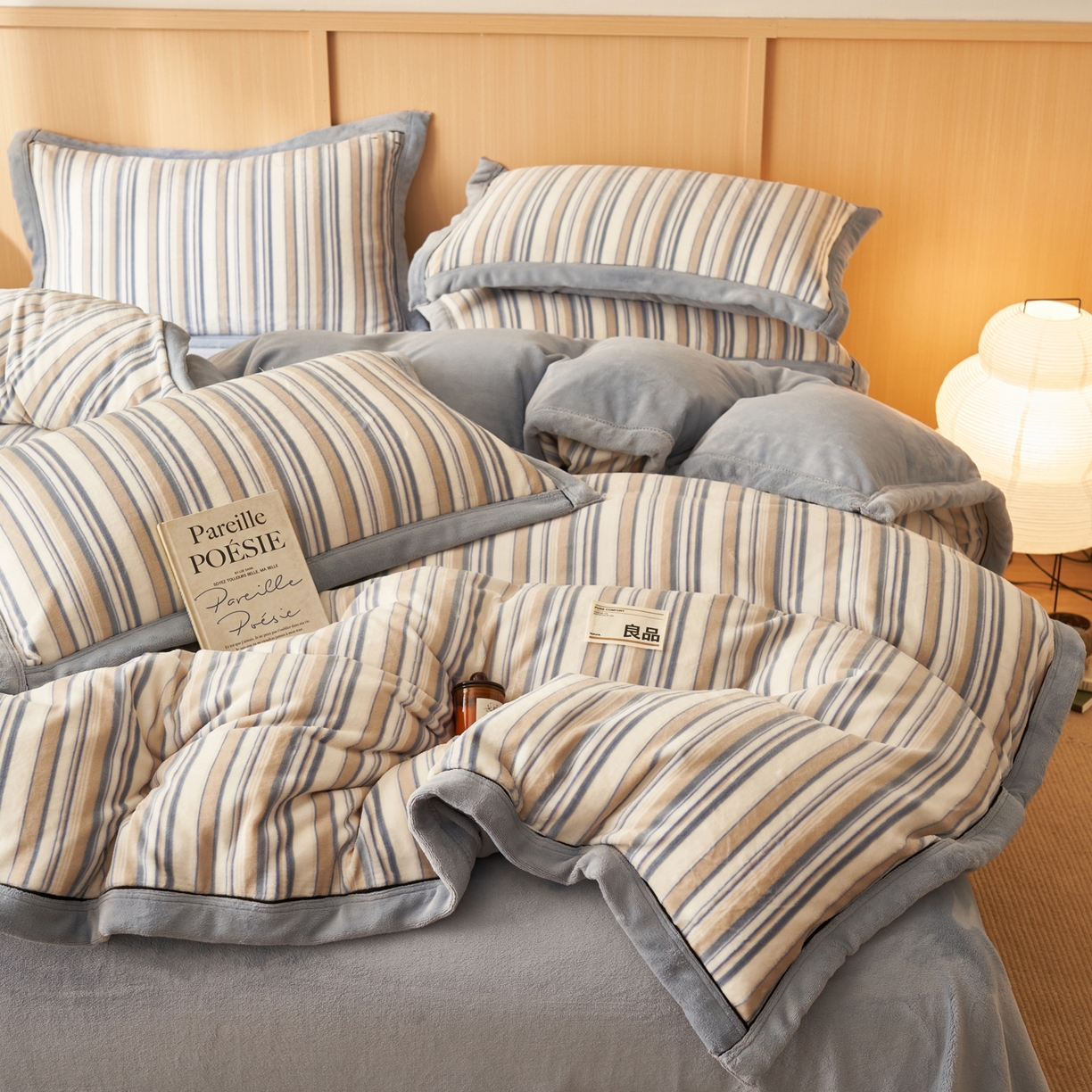 91家纺网 家纺一手货源 找家纺 寐绸家纺 2025新款牛奶绒无印风单被套 无印风被套-浅蓝竖条