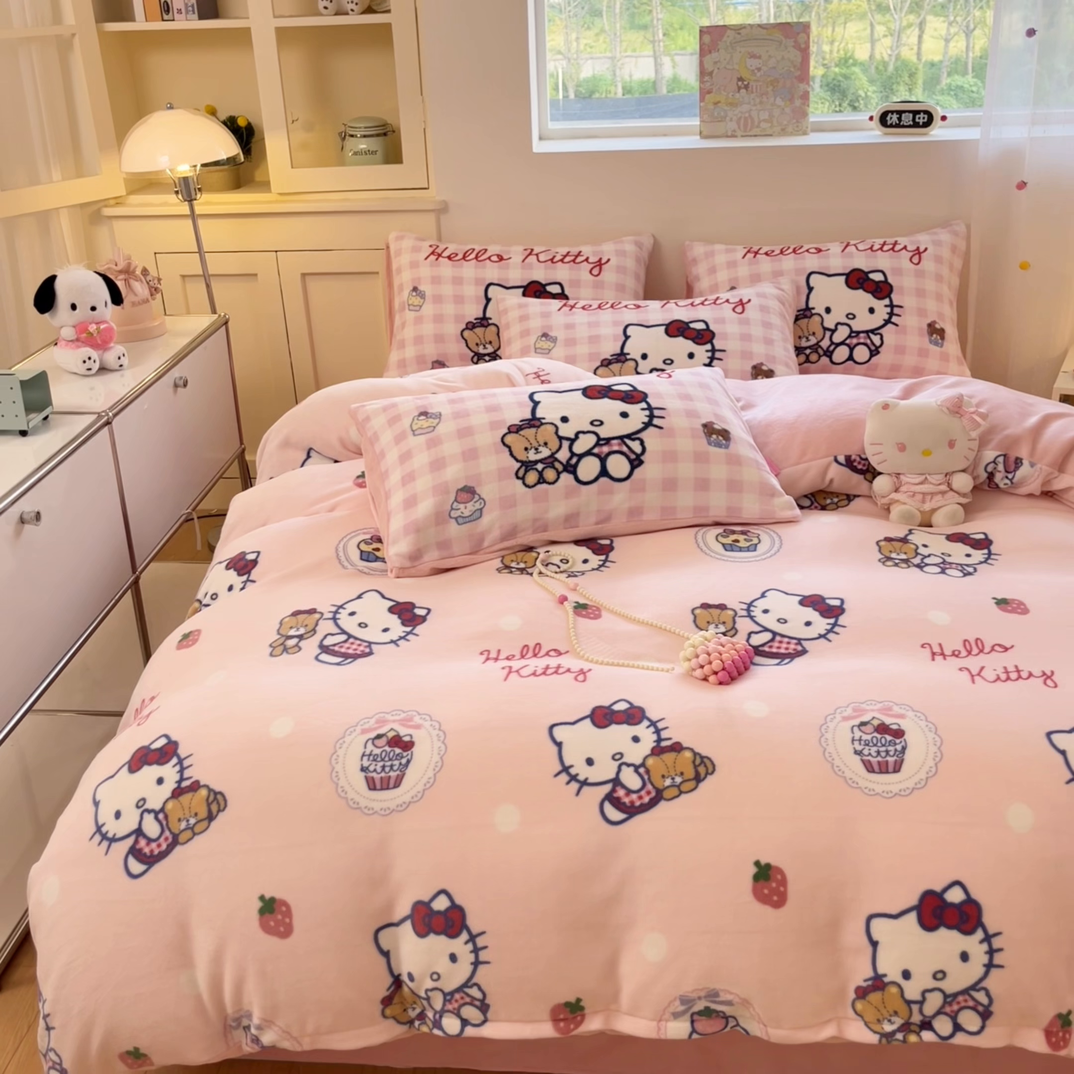 91家纺网 家纺一手货源 找家纺 （总）金爱家 2025新品正版三丽鸥授权Kitty数码大版枕套混搭卡通加厚高克重牛奶绒系列四件