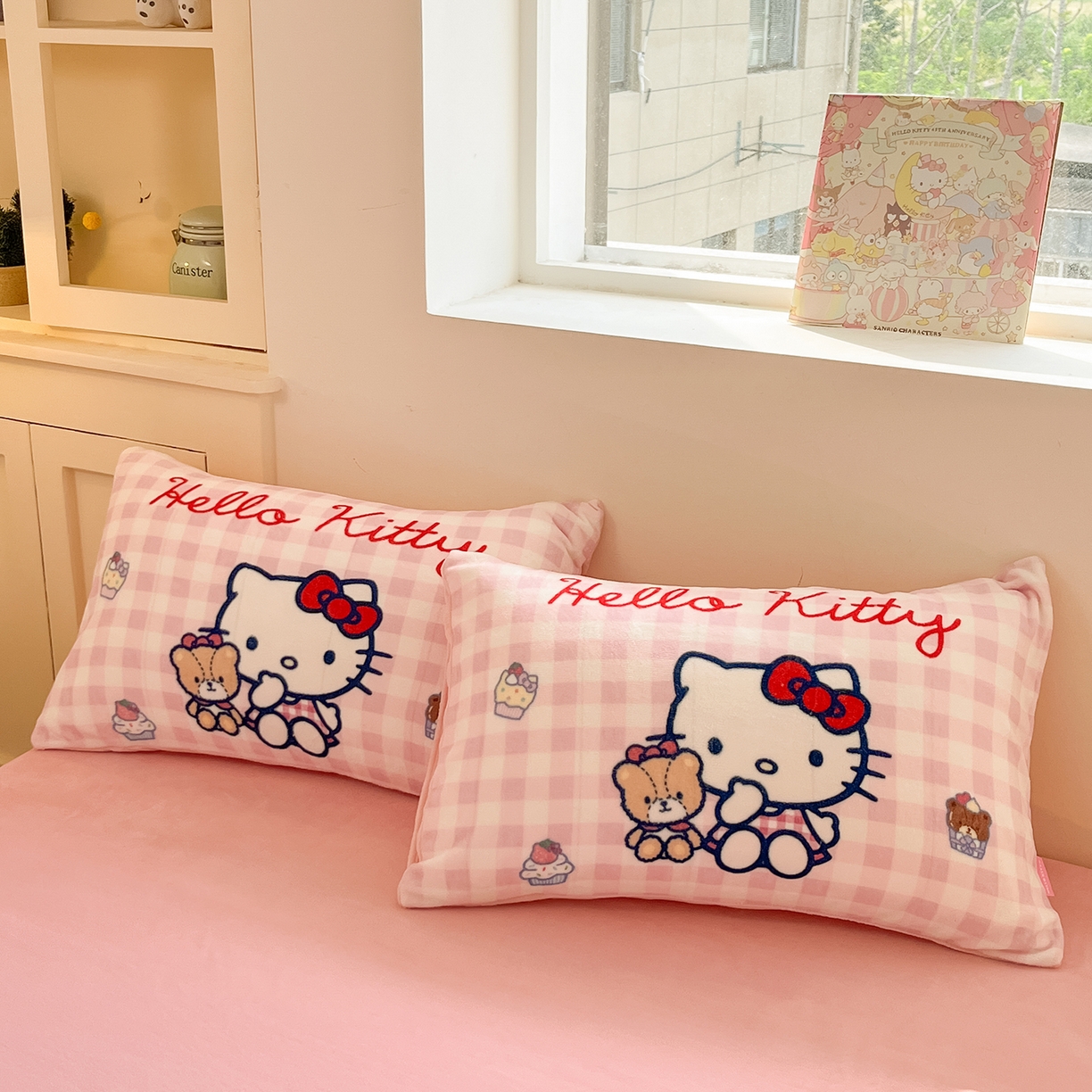 91家纺网 家纺一手货源 找家纺 （总）金爱家 2025新品正版三丽鸥授权Kitty数码大版枕套混搭卡通加厚高克重牛奶绒系列四件